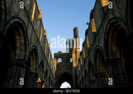 Kirkstall Abbey , les ruines d'un monastère cistercien médiéval, datant du 12ème siècle, à Leeds West Yorkshire Banque D'Images