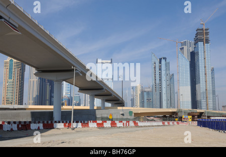 Voie du métro à Sheikh Zayed Road Dubai, Émirats Arabes Unis Banque D'Images