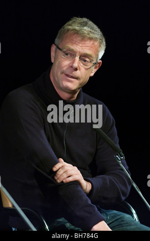 Directeur de film et de théâtre Stephen Daldry illustré parlant de son travail au Hay Festival 2009. Banque D'Images