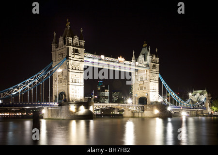 Tower Bridge, Londres la nuit Banque D'Images