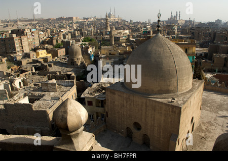 La mosquée El Azhar (le plus blooming), qui offre certaines des meilleures vues sur le vieux Caire de son minaret. Banque D'Images