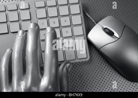 Clavier et souris ordinateur futuriste concept d'affaires main d'argent Banque D'Images