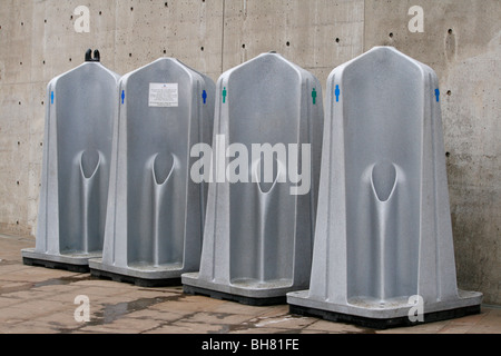 Les urinoirs en plastique en Angleterre Manchester Piccadilly Banque D'Images