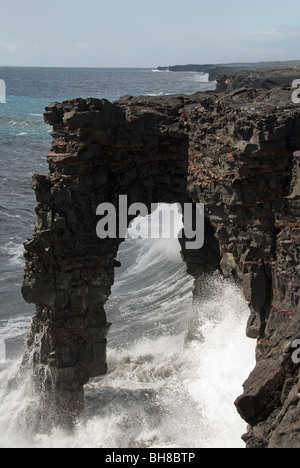 Mer Holei Arch Hawaii Volcanoes National Park Utah USA Banque D'Images