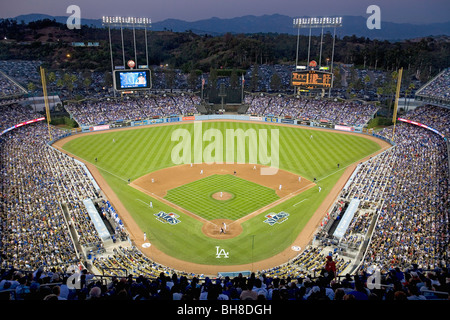 Tribunes surplombant la plaque au niveau national League Championship Series (CLN), le Dodger Stadium, Los Angeles, CA Banque D'Images