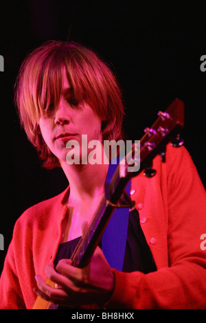 Beth Orton effectuant à l'Eden Project dans le cadre de l'Eden Sessions 2002 Banque D'Images