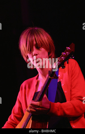 Beth Orton effectuant à l'Eden Project dans le cadre de l'Eden Sessions 2002 Banque D'Images