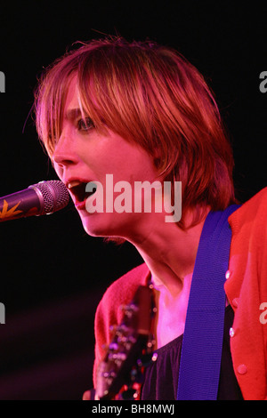 Beth Orton effectuant à l'Eden Project dans le cadre de l'Eden Sessions 2002 Banque D'Images