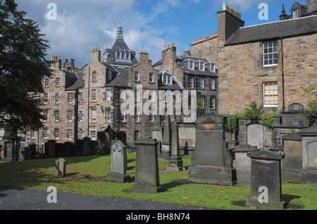 Greyfriars Kirkyard dans la vieille ville d'Édimbourg. Banque D'Images