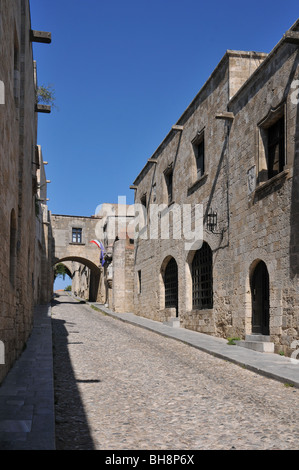 Avenue des Chevaliers (Odos ippoton) dans la vieille ville de Rhodes. Banque D'Images