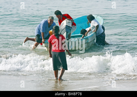 Les pêcheurs Puerto Escondido Oaxaca Mexique Banque D'Images