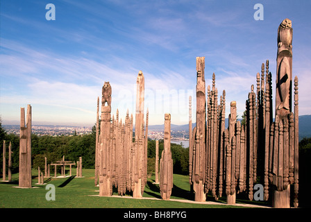 Burnaby, BC, en Colombie-Britannique, Canada - Mintara Japonais Kamui, totems, Burnaby Mountain et parc Banque D'Images