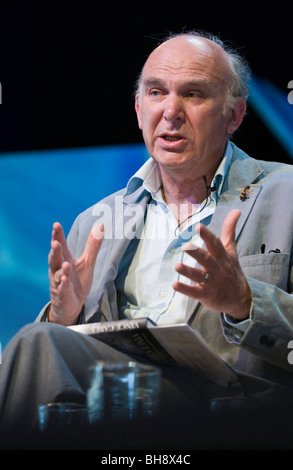 Politicien britannique Vince Cable MP des libéraux-démocrates, représenté à la discussion à Hay Festival 2009. Banque D'Images