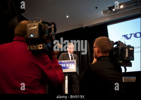 Volvo Trucks CHEF Leif Johansson commentaires sur le résultat de l'entreprise pour le 4ème trimestre et l'année de 2009 à un pressconference Banque D'Images