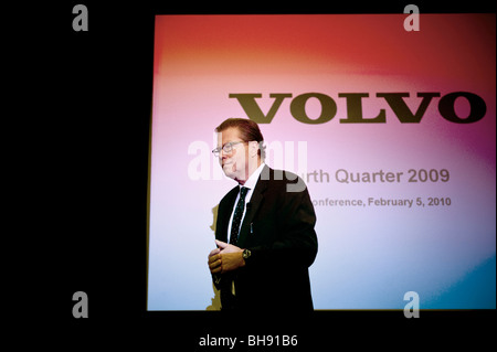 Volvo Trucks CHEF Leif Johansson commentaires sur le résultat de l'entreprise pour le 4ème trimestre et l'année de 2009 à un pressconference Banque D'Images