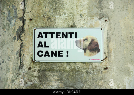 'Attenti Al Canne !' sur le mur, près de Sorrente, Campanie, Italie Banque D'Images