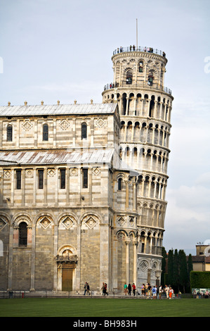 Tour de Pise à côté de la cathédrale, le Duomo en Toscane, Italie Banque D'Images