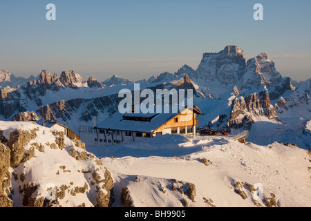 Refuge lagazuoi et pelmo mountain, Cortina, dolomites, Veneto, Italie Banque D'Images