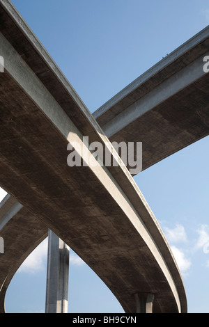 Vue d'un échangeur autoroutier de Los Angeles et viaduc Banque D'Images