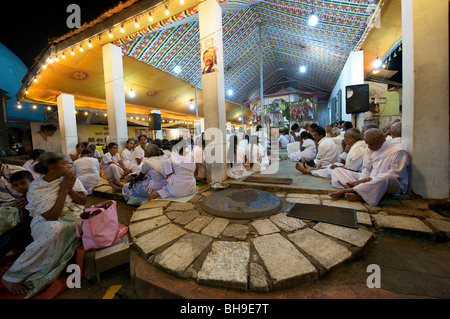 Un festival bouddhiste au Sri Lanka Anuradhapura Ruwanweliseya Banque D'Images