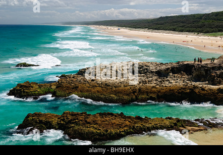 NORTH STRADBROKE ISLAND, Australie - à point Lookout sur Stradbroke Island, le point le plus à l'est du Queensland. L'île de North Stradbroke Island, située juste à côté de Brisbane, la capitale du Queensland, est la deuxième plus grande île de sable au monde et, avec ses kilomètres de plages de sable, une destination de vacances d'été populaire. Cette île, qui abrite le peuple Quandamooka et un riche éventail de faune et de flore uniques, est l'une des plus grandes îles de sable du monde et un Trésor naturel bien aimé dans le Queensland. Banque D'Images