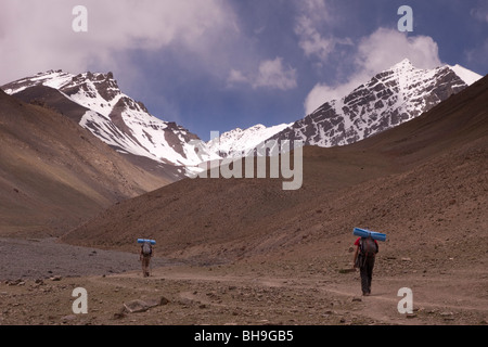 Les randonneurs randonnée vers Stok Kangri Banque D'Images