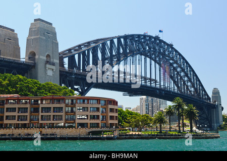 SYDNEY, Australie — Harbour Bridge de Sydney surplombant Campbells Cove Banque D'Images