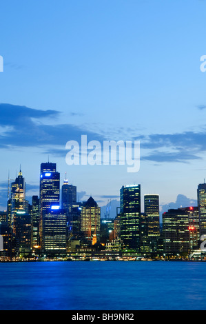 SYDNEY, Australie — horizon de la ville de Sydney au crépuscule avec copyspace Banque D'Images