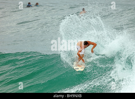 Concours de surf les surfeurs australiens en compétition Banque D'Images