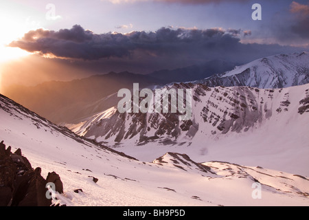 Lever du soleil le Stok Kangri Banque D'Images