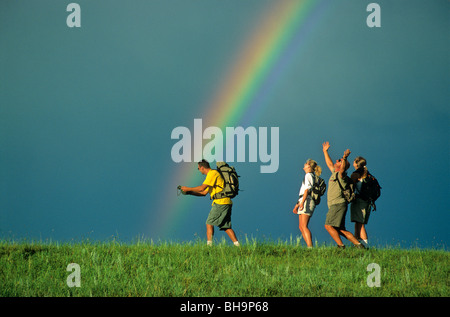 Les randonneurs attraper un arc-en-ciel à Little Missouri National Grassland, Dakota du Nord, USA Banque D'Images