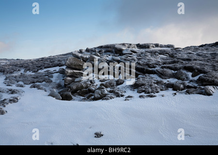 L'hiver en haut de Fairbrook sur le bord nord de Kinder scout dans le parc national de Peak District, Derbyshire, Royaume-Uni. Banque D'Images