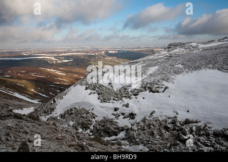 L'hiver en haut de Fairbrook sur le bord nord de Kinder scout dans le parc national de Peak District, Derbyshire, Royaume-Uni. Banque D'Images