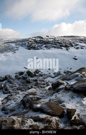 L'hiver en haut de Fairbrook sur le bord nord de Kinder scout dans le parc national de Peak District, Derbyshire, Royaume-Uni. Banque D'Images