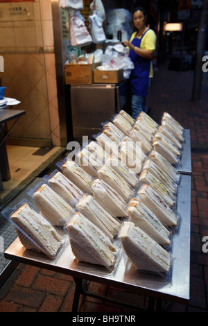 Sandwich Shop en début de matinée à Causeway Bay, Hong Kong. Banque D'Images