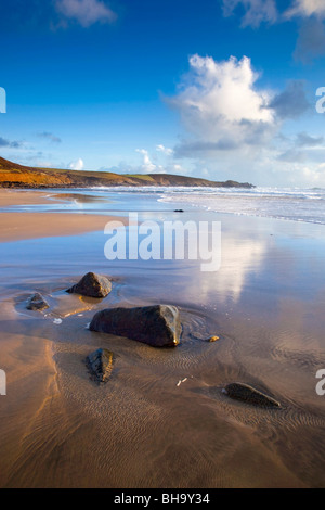 Perranuthnoe ; plage à marée basse ; Cornwall ; à l'égard Point Cudden Banque D'Images