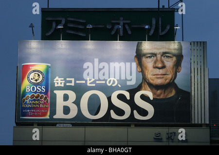 La publicité et la promotion de produits par des célébrités de l'Ouest, à Tokyo, Japon. Banque D'Images