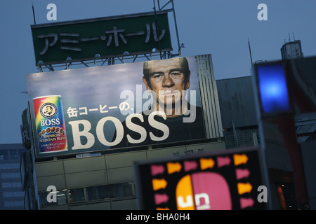 La publicité et la promotion de produits par des célébrités de l'Ouest, à Tokyo, Japon. Banque D'Images