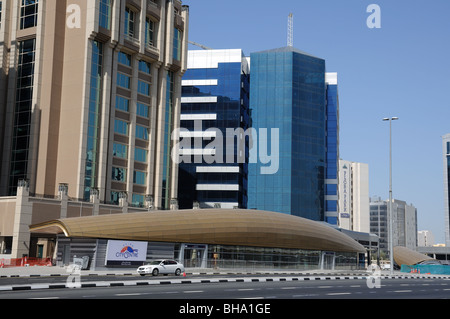 Nouvelle station de métro dans la ville de Dubaï, Émirats Arabes Unis Banque D'Images