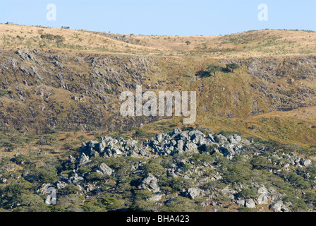 Les montagnes offrent de Chimanimani certains randonneurs du moins l'embarras des aires de nature sauvage dans le sud de l'Afrique. Banque D'Images