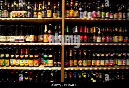 Beer shop, Bruges, Belgique. Banque D'Images