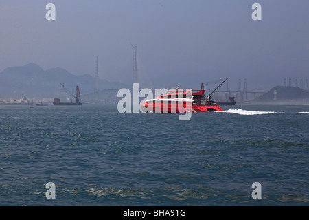 Un avion propulsé par hydroglisseur bateau quitte Hong Kong pour Macao. Banque D'Images