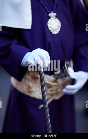 Détail d'un costume du pénitent dans la procession de la Semana Santa à Malaga, Andalousie, Espagne Banque D'Images