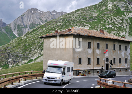 Camping-passent l'hospice Fonteinte au Grand Saint Bernard / Col col du Grand-Saint-Bernard, Alpes italiennes, Italie Banque D'Images