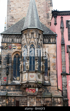 Fragment de l'Ancien hôtel de ville de Prague, République tchèque. Banque D'Images