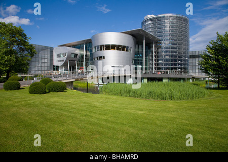 GLAESERNE MANUFAKTUR, usine de voiture, VW, VOLKSWAGEN, Grosser Garten, Dresde, Saxe, Allemagne Banque D'Images