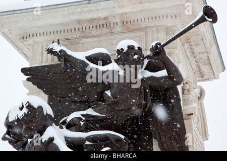 Ange sur Statue de Je Me Souvniens dans la vieille ville de Québec, Canada Banque D'Images