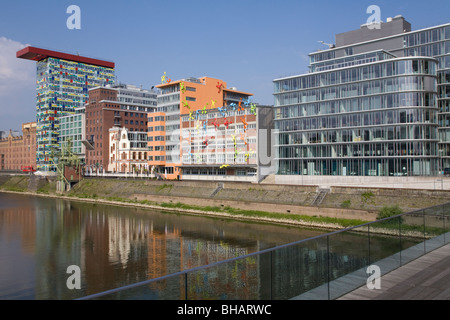 Les immeubles de bureaux, MEDIENHAFEN, PORT DES MÉDIAS, Dusseldorf, RHIN, RHÉNANIE-WHESTPHALIA, Allemagne Banque D'Images