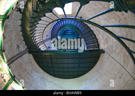 Escalier spirale à l'intérieur de Currituck Lighthouse Beach, Caroline du Nord. Banque D'Images