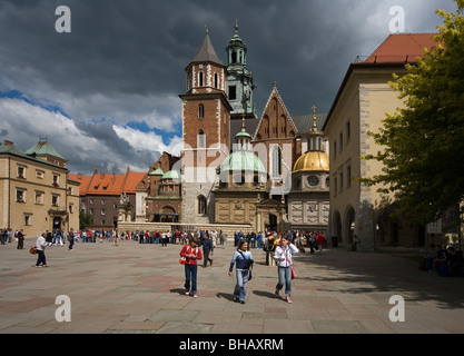 Pologne, Cracovie, Sigismond Chapelle et la cathédrale dans le cadre du Château Royal de Wawel à Banque D'Images